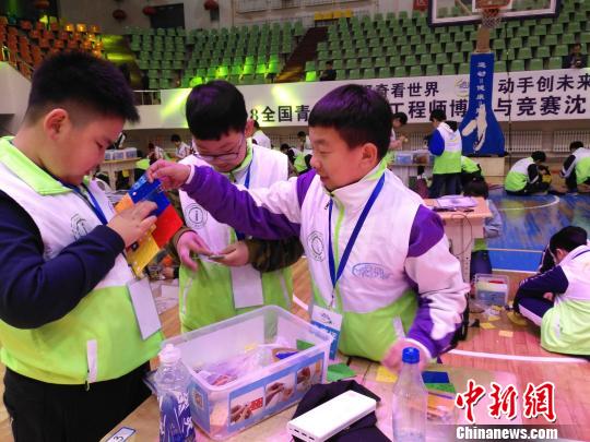 比赛也需要乐观的心态。 赵桂华 摄 比赛也需要乐观的心态。 赵桂华 摄